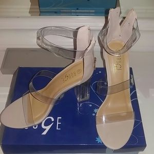 ✨NEW in box✨ Heels